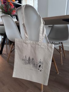 Totebag, canvas tas met een handgetekende skyline van Hoorn